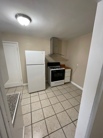 Kitchen - 2 Br + 1 Bath 850sq ft....6 blocks to Anschutz / Fitzsimmons campus