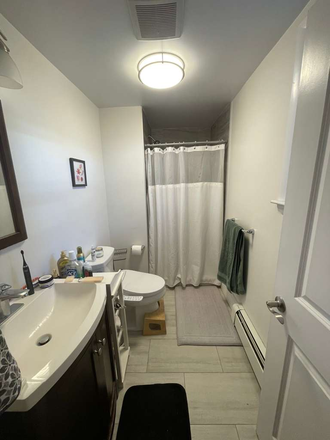 Bathroom - 2-bedroom 1-bathroom 800 sq ft bright and quiet flat Apartments