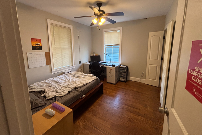 Bedroom image 1with desk/chair that will be provided - Summer 2 sublet: Bedroom in 4 bed, 2 bath townhouse on Mission Hill
