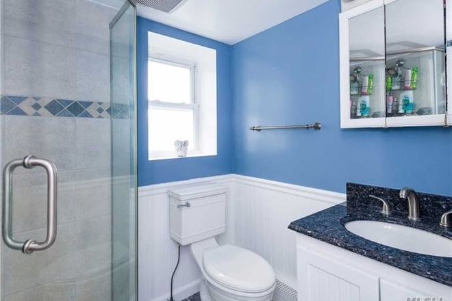 Bathroom 2 - 3-4 BR Beach Rental Easy Commute to All Colleges House