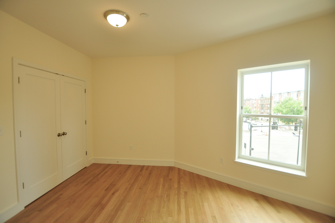 Bedroom - Beacon St 1 Bed Fenway St Apartments