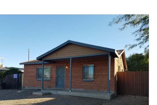 Cute brick home - NO CARPET THROUGHOUT - 3 bed 2 bath with one master close to campus. House