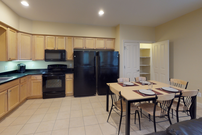 Kitchen - 922 Church Street Townhome
