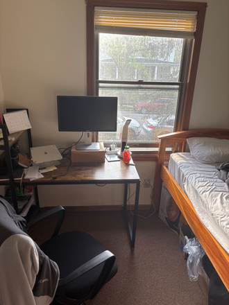 Room & furniture available for sublease - 45N Salisbury, 4 bed 2 bathroom Apartments