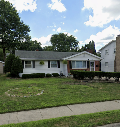 Outside view of property. More photos to be provided thru email/txt - 5 min drive to campus, great neighborhood!
