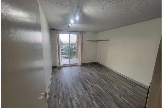 Bedroom - Spanish Towers Apartments