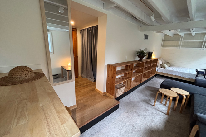 Living space - Garden level studio with easy commute and free parking House