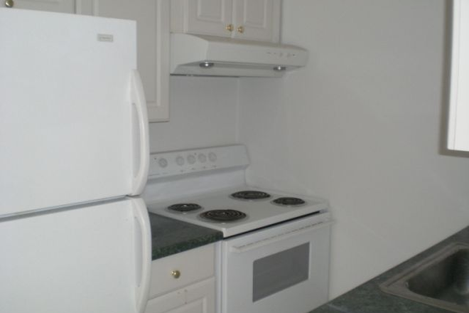 kitchen - Studio apt-Nassau St-Princeton