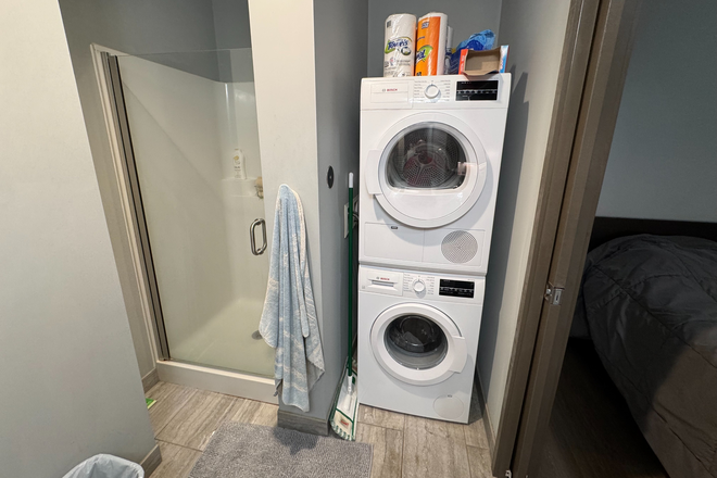 In-unit Washer and Dryer - 718 S Euclid Ave, apt 01