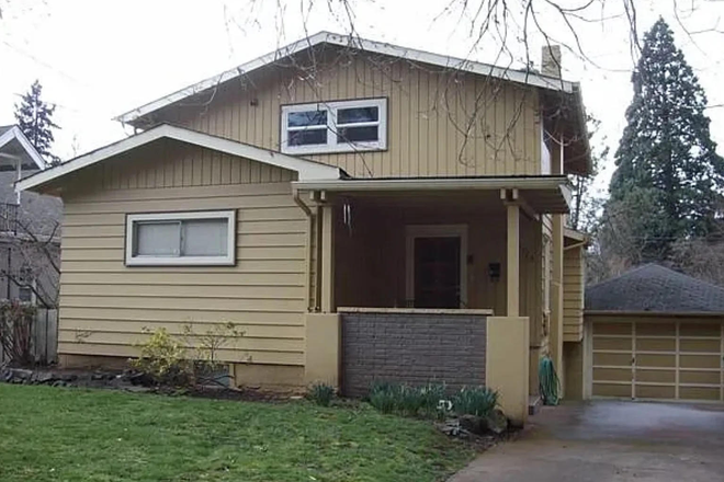 exterior - UNIVERSITY DISTRICT 5 bdrm/2bth house fenced yard 3 blks from campus/5 min walk AVAILABLE IMMEDI