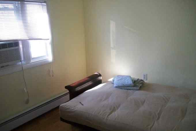 bed - No feetop floor, sunny, spacious, Kendall, MIT, redline, Apartments
