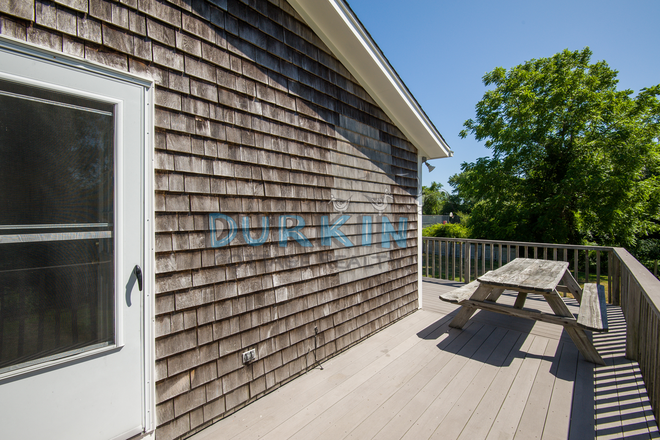 Private Entryway/Deck - Cozy Upper Level Appartment HEAT INCLUDED! Duplex