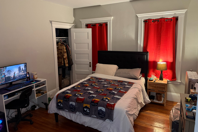 Bedroom - Single Room Available in Newly Renovated Apartment Space