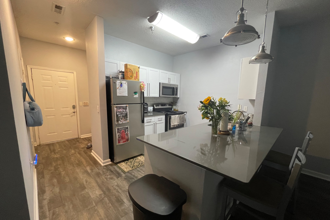 Kitchen - Campus Edge Apartments