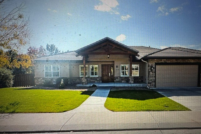 2683 Amber Way Street View - Private BDR (1 of 2 Available) & Shared Bath Inside Custom Home 2mi to CMU