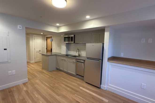 - - Renovated 1 Bed – Harvard Square Apartments