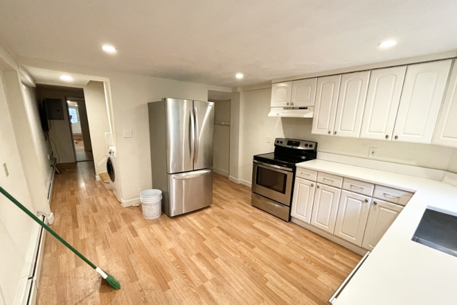 x - Renovated 4 Bed | Pet Friendly | 9/1 Apartments