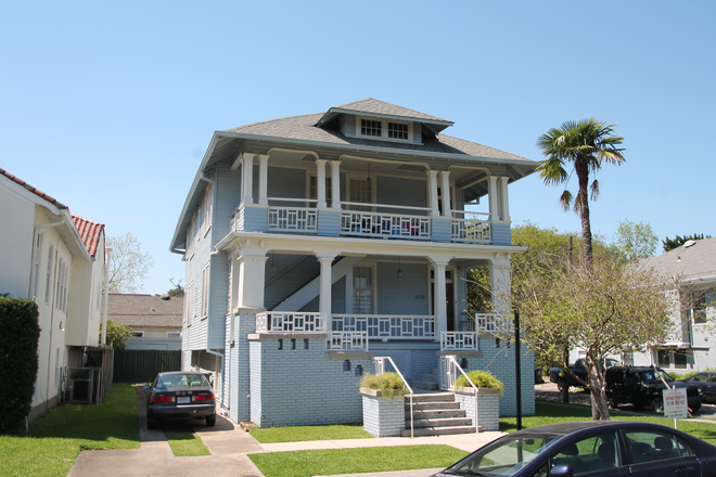 front of building - 4 Bedroom 3 Bathroom home close to campus