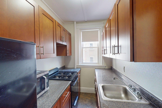 Call NOW for showings! 617-236-8550 - BOYLSTON ST - *NO FEE* CUTE & COZY OPEN STUDIO *AVAIL NOW* W/ H&HW INC, LNDRY IN BLDNG, BAY WINDOW! Apartments