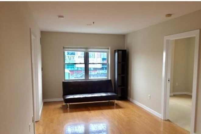 Living Space - 2 BED 2 BATH CONDO COMM AVE KENMORE SQ