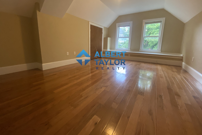 Bedroom #5 - HUGE top-floor 5-bedroom on Hillside!! Best unit on the market!!