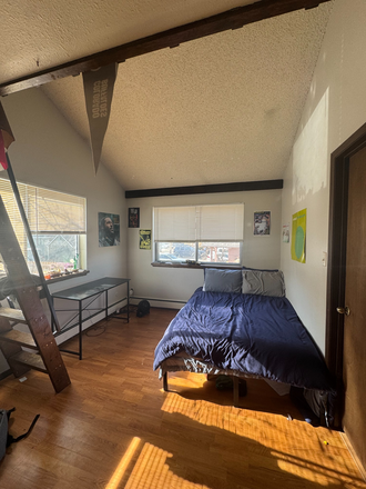 Desk and Mattress included - One Bedroom Sub-lease for Spring 2026 - 6 min walk to campus & on the hill!