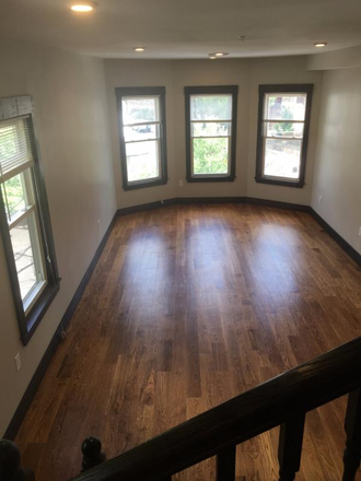 Hub Realty - Jamaica Plain, large renovated 5 bedroom and 3 bathroom apartment