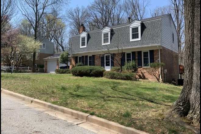 Street View - Large Basement Room with private bath available! (5 Bed, 3.5 Bath house)