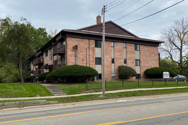 711 Burcham - Cuddeback Real Estate LLC | 711 Burcham Apartments - furnished - utilities paid - walk to MSU