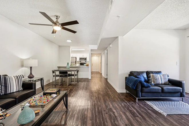 Living Room - Lexington Crossing Apartments, Amenities, Close to Campus