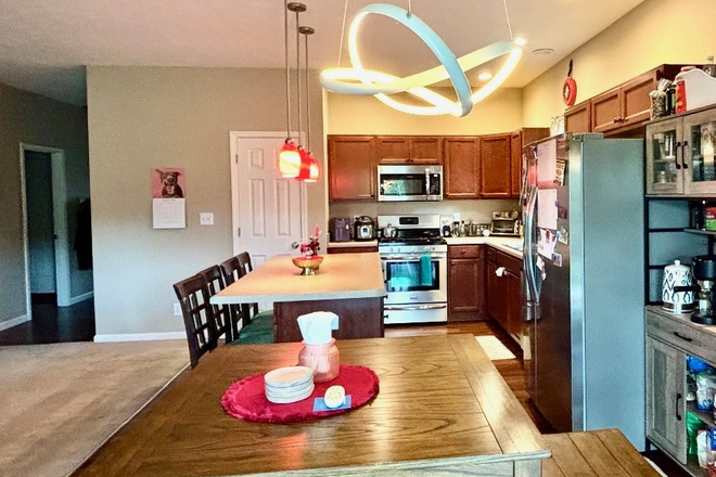 Dining and Kitchen Common Area - 3br/2ba house