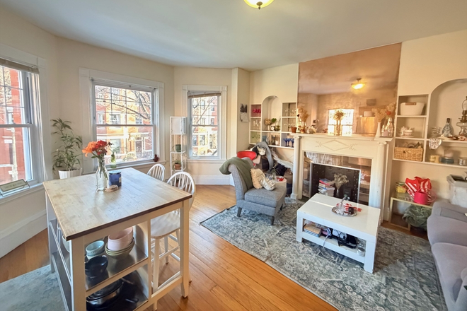 . - 2 Bed / 1 Bath w/HEAT + HOT WATER INCLUDED avail. 9/1/26! Apartments