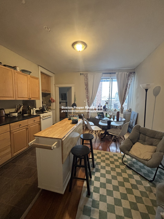 a - BEST BUILDING, SEVERAL LARGE 2 BED WITH LIVING ROOMS AVAILABLE Apartments