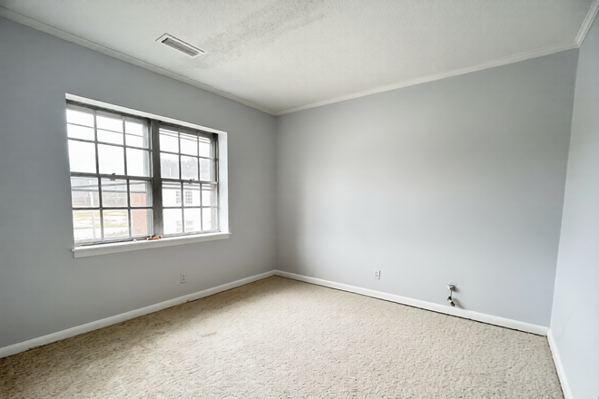 Bedroom - Summer Sublease (Lakeshore Rd) Apartments