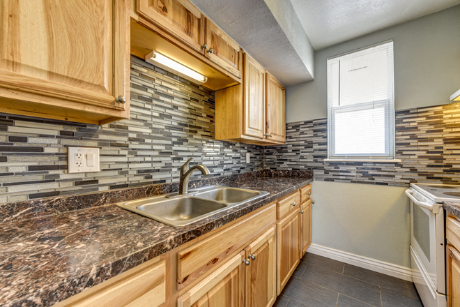 Photo - 1075 Sir Galahad Dr Apartments