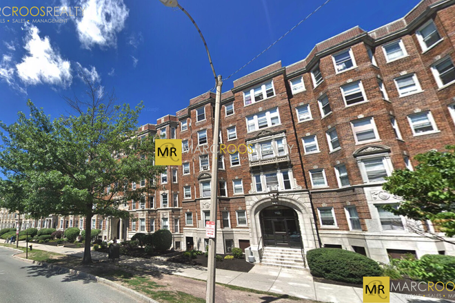 Call call or text Arezou at 617-584-7817 - Great studio on Boylston street with Heat and Hot water included!!!! NO BROKER FEE!!!