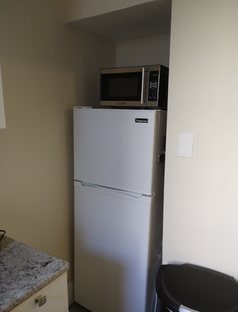 Fridge - Extremely cheap 2 bed/ 1 bath (09/01/2024). Close to campus!! Apartments