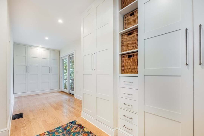 Mudroom off the side entrance. Access to backyard, kitchen, basement. - Three Story Furnished Townhouse for Families w/ private everything, close to Harvard/Tufts/MIT
