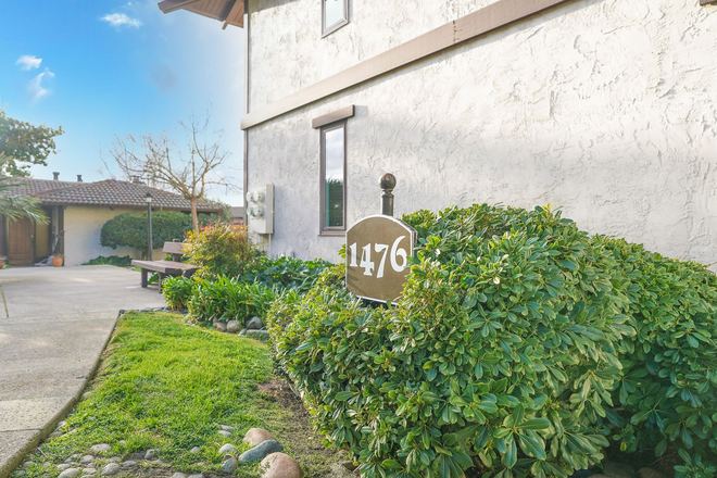  - Beautiful Condo Available in Villa Moraga Complex!