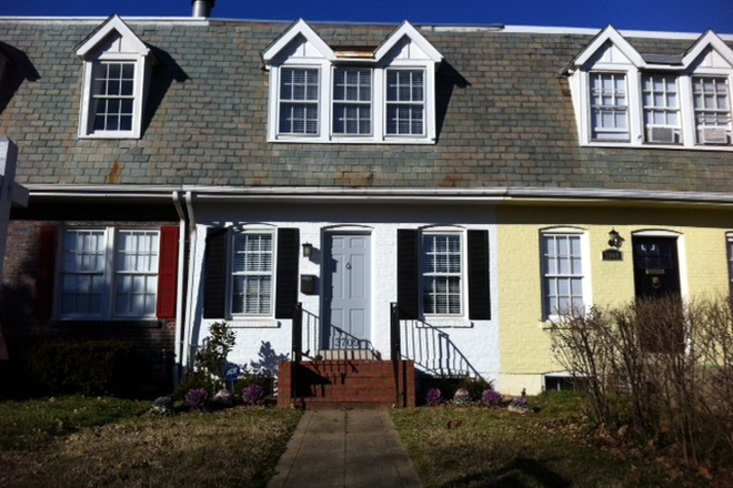 Front of House - Renovated 4 Bedroom Georgetown Townhouse (26-27)