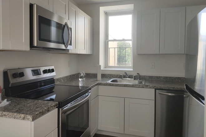 LIVING - 2 BED WITH HEAT & HOT WATER INCLUDED! SWIMMING POOL & CENTRAL AC!