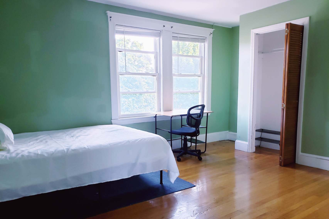 Bedroom with a Good-Dized Closet - 5Min Walk to BC, near B-line T to BU, NEU & Downtown Boston, C/A,  Incl Utilities & WiFi, No Fee
