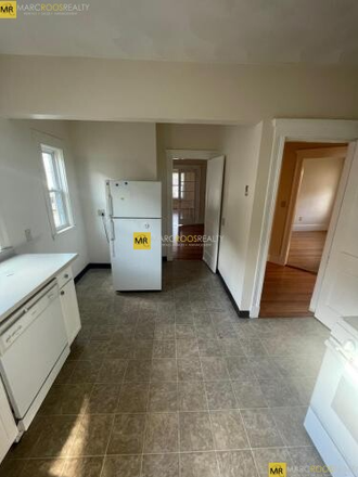 Call NOW for showings! 617-236-8600 - PINKHAM RD - TOP FLR MEDFORD 4BR - GREAT DEAL *AVAIL 6/1/2026!* W/ LNDRY IN BLDNG, EIK, DW, BAY WNDW Apartments