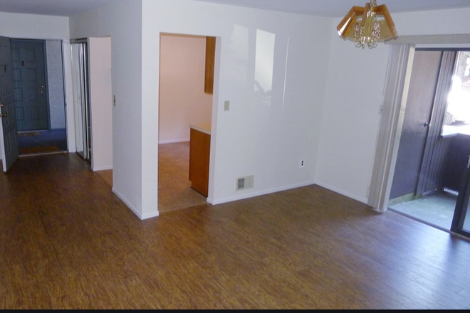 Living Room - 1BR condo-Old Stone Mill Dr-E.Windsor