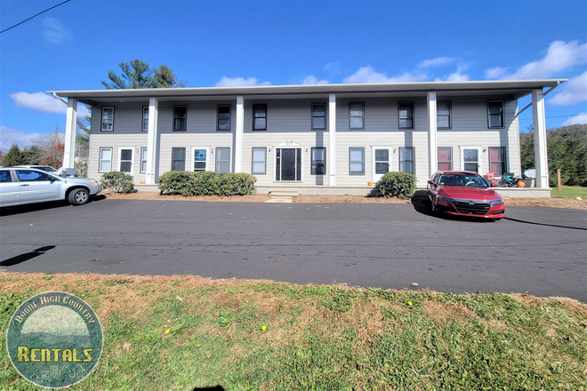 Photo - 243 Bamboo Road - 243 Bamboo Rd: 2bd/1.5ba - Close to Watauga Medical Center! Pet Friendly! Apartments