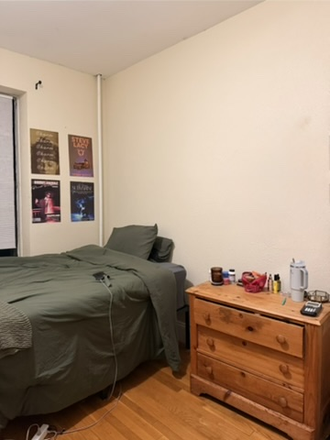 Bedroom - Spacious Room Right Next to Campus Apartments