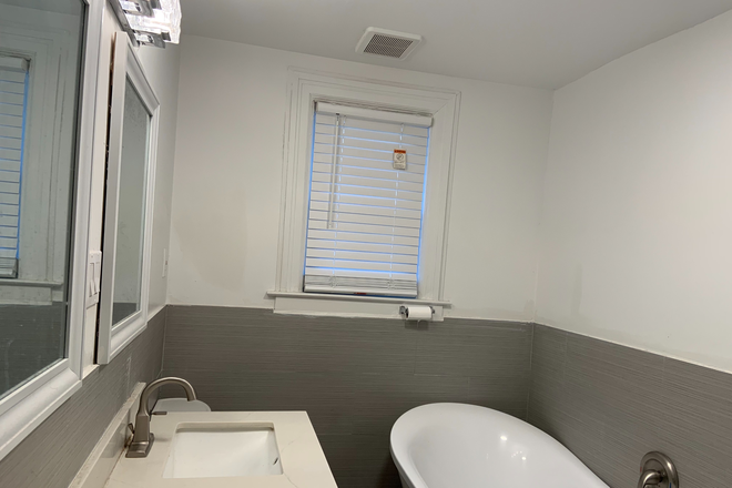 Full bathroom - Furnished room for female-Linden Lane-Princeton Duplex