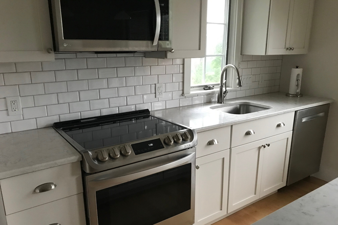Kitchen - Narragansett Pier, newly remodeled one bedroom apartment, parking, central air