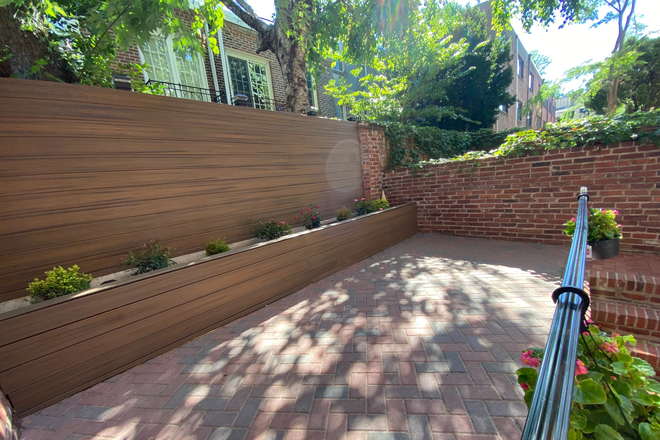 Backyard - 1 Bedroom, 1.5 Bath, Fully renovated, Private Backyard. The Society Hill Gem Apartments