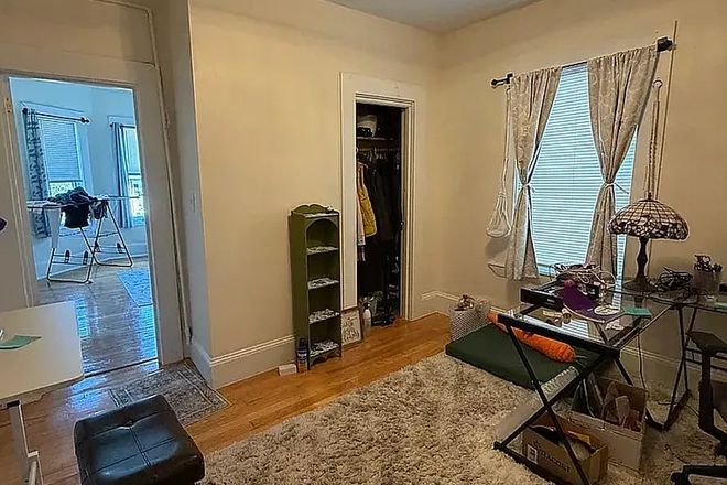 Office - Sunlit apartment in beautiful neighborhood, pets welcome!